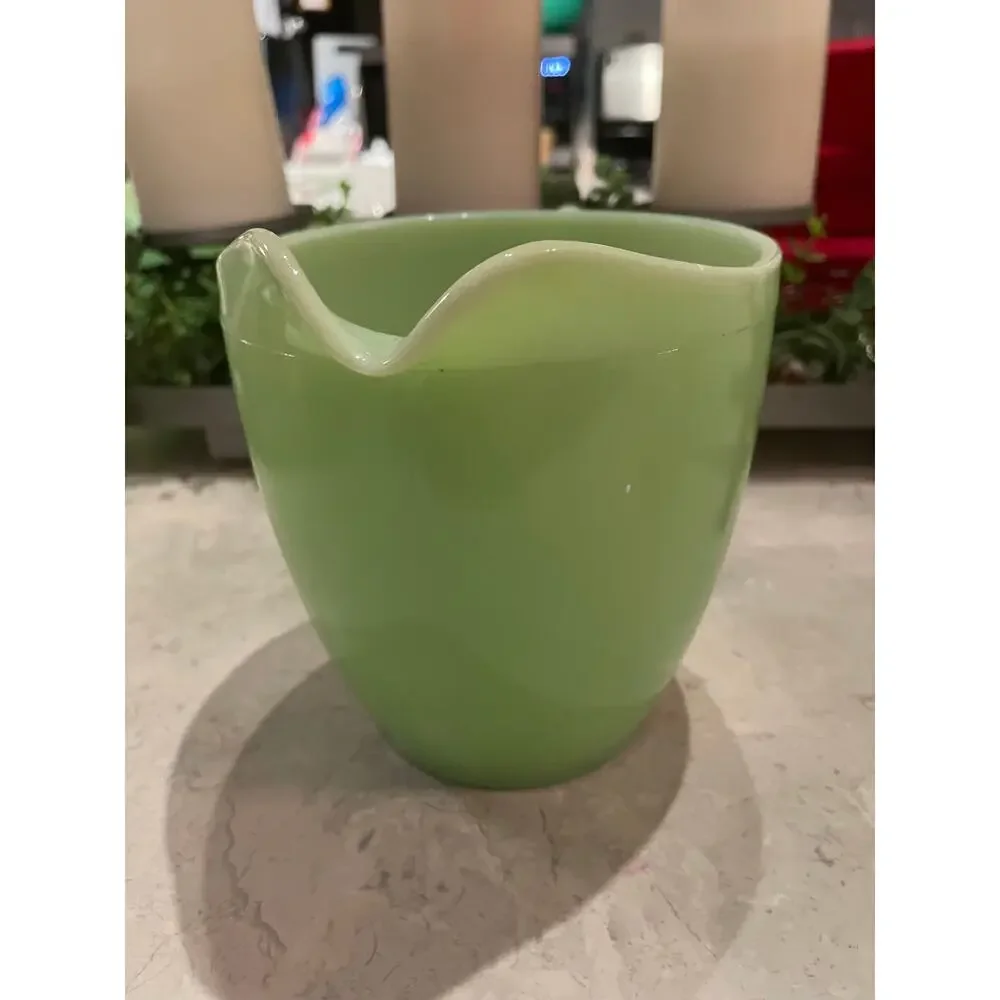 Vintage rare 32oz Jeanette Glass Milk Pitcher Jadeite Uranium Sunflower pattern